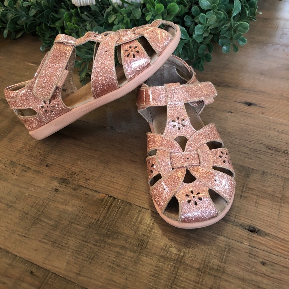 Pediped girl shoe: size 27 equivalent to 10-10.5.